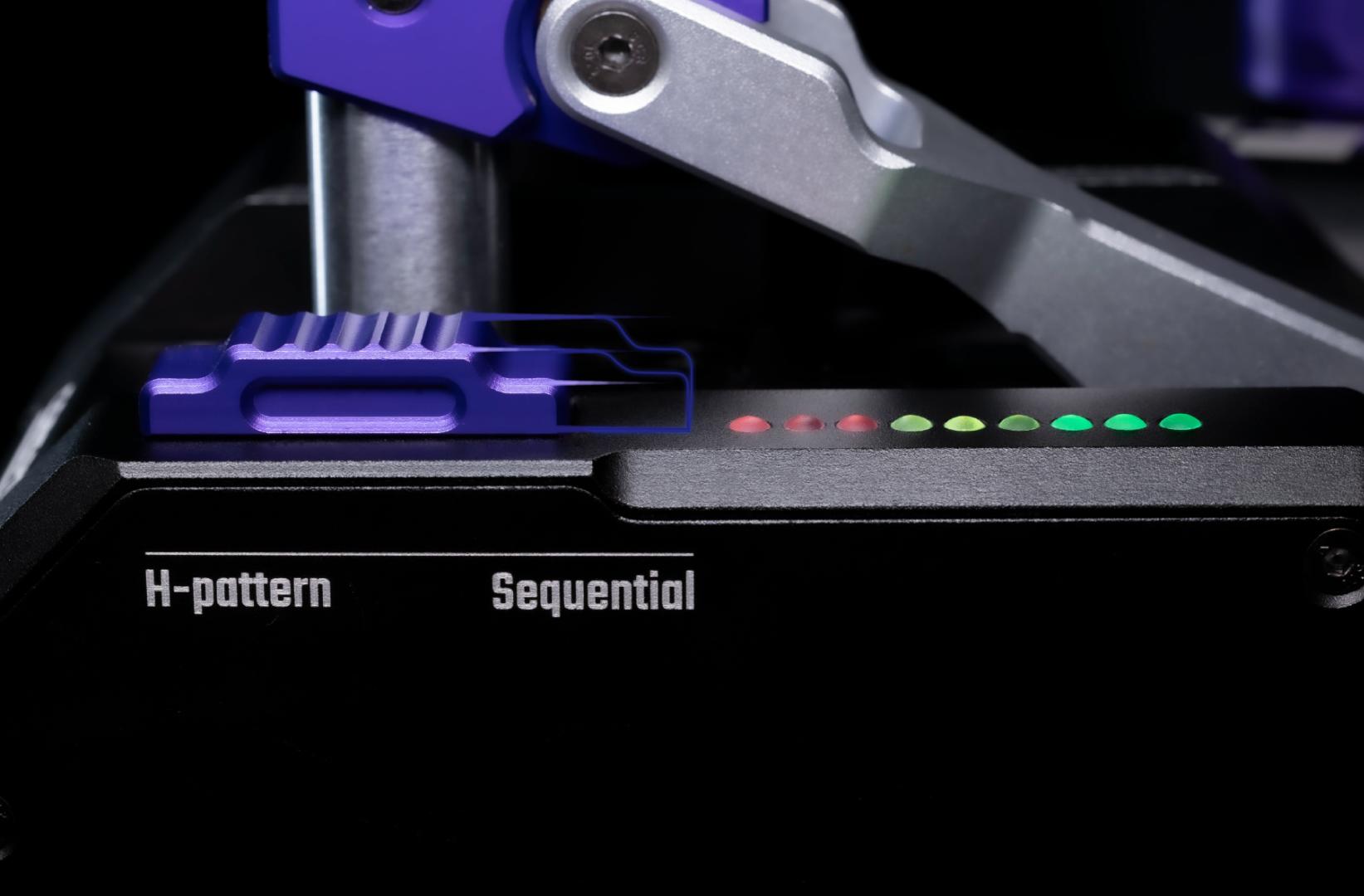 Le curseur de mode H-pattern / Sequential et les LED sur le dessus du Conspit CHS