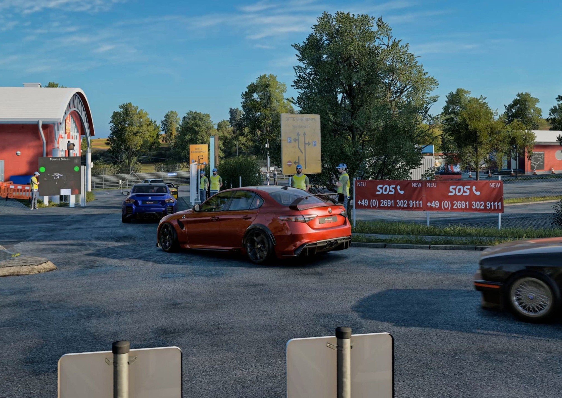 Une Alfa Romeo rouge à l'entrée de la Nordschleife, de jour, dans le mode Free Roam d'Assetto Corsa EVO